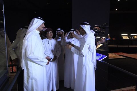 جولة الشعراء وضيوف حفل تدشين ديوان العرب في معرض نسيج الإمبراطوريات أحد المعارض المقامة بمتحف الفن الإسلامي
