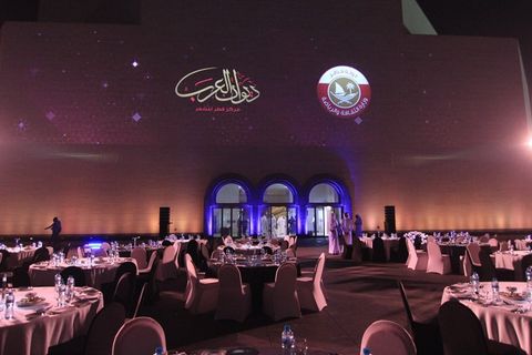 لحظات قبيل تدشين ديوان العرب في متحف الفن الإسلامي