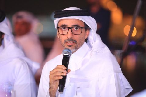 وزير الثقافة والرياضة :  قالوا يجوز للشاعر ما لا يجوز لغيره ، ونقول : يجب أيضاً أن يحمل الشاعر ما لا يحمل غيره