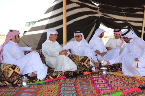 وصول سعادة السيد صلاح بن غانم العلي وزير الثقافة والرياضة لروضة الشعر