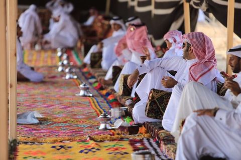 فعاليات ثقافية وشعرية متنوعة وجلسات أخوية في روضة الشعر