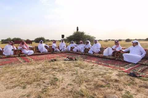 جلسة أدبية شعرية بحضور وزير الثقافة والرياضة ونخبة من الشعراء والأدباء