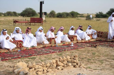 جلسة أدبية شعرية بحضور وزير الثقافة والرياضة ونخبة من الشعراء والأدباء