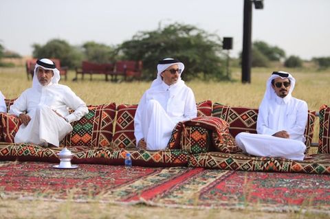 جلسة أدبية شعرية بحضور وزير الثقافة والرياضة ونخبة من الشعراء والأدباء