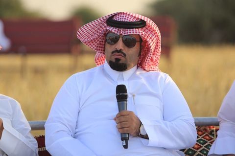 في جلسة أخوية ودية في روضة الشعر ازدانت الجلسة بألغاز الشعراء ومشاركاتهم