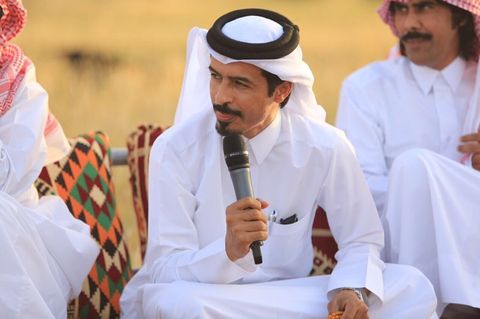 في جلسة أخوية ودية في روضة الشعر ازدانت الجلسة بألغاز الشعراء ومشاركاتهم