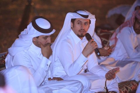 تتواصل الأمسيات الأدبية الشعرية في روضة الشعر وسط أجواء ودية وبتفاعل الشعراء والحضور